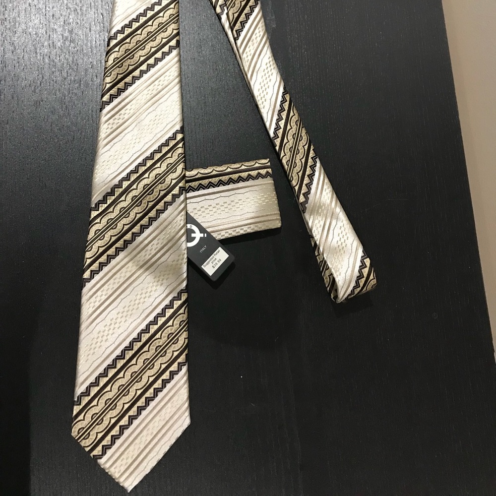 NWT Classy novelty Set necktie and pocket square